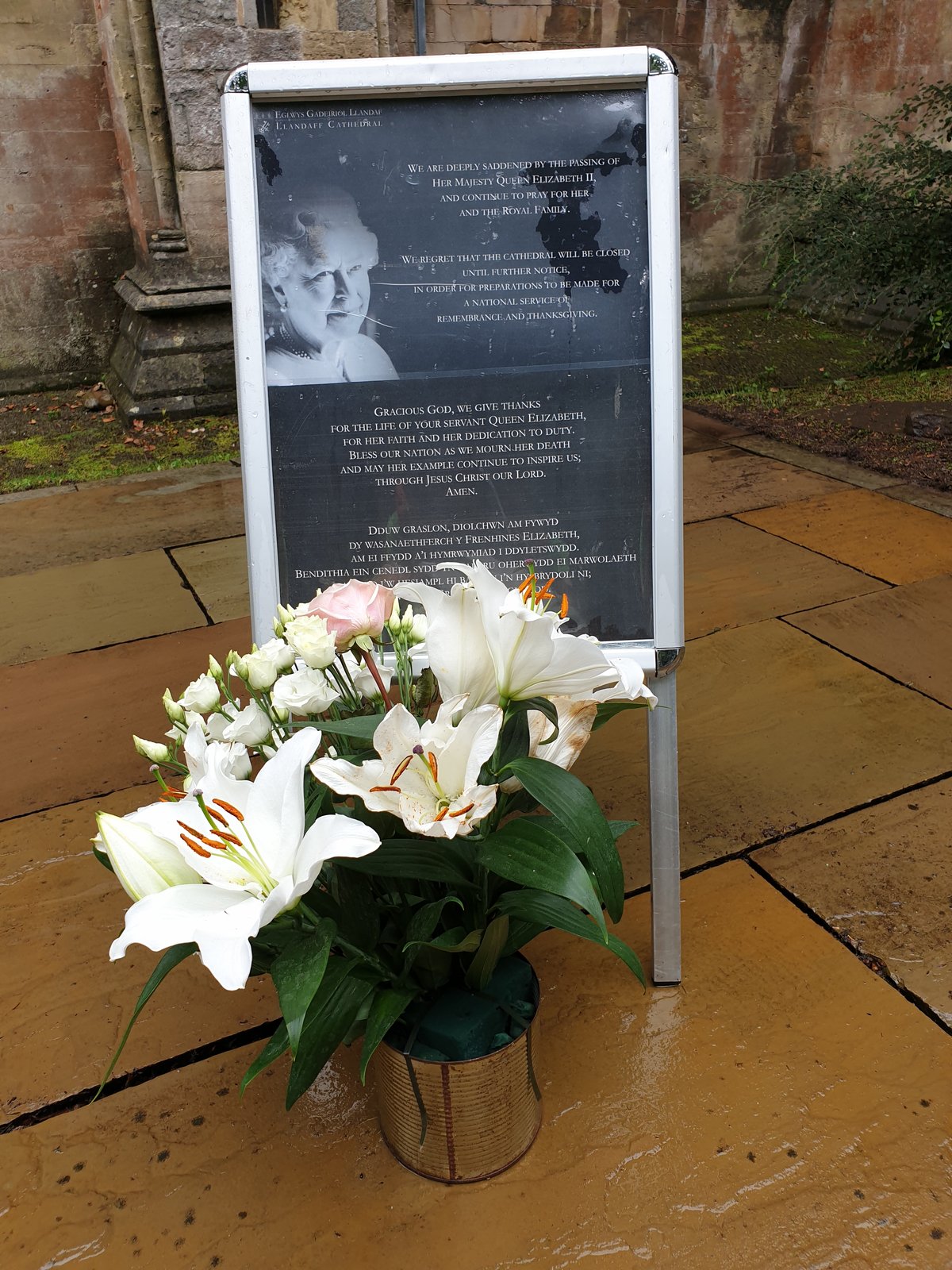 Tribute to The Queen Llandaff Cathedral